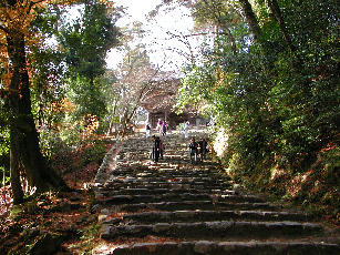 神護寺　山門前の石段